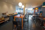 Salle des petits-déjeuners avec buffet- Ibis Styles Saumur gare centre