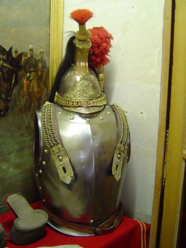 musee-cavalerie-armure-casque-800-59914